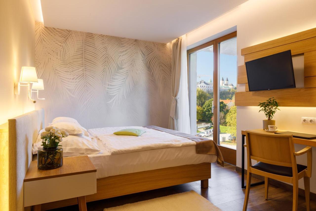 Hotel Historia Malomkert เวสเปรม ภายนอก รูปภาพ