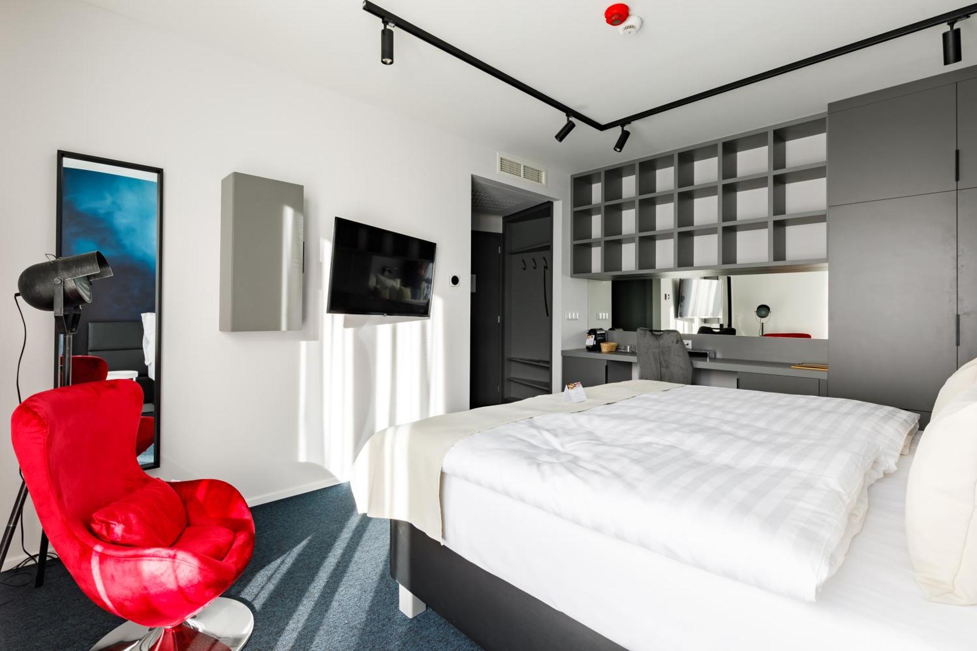 Hotel Historia Malomkert เวสเปรม ภายนอก รูปภาพ